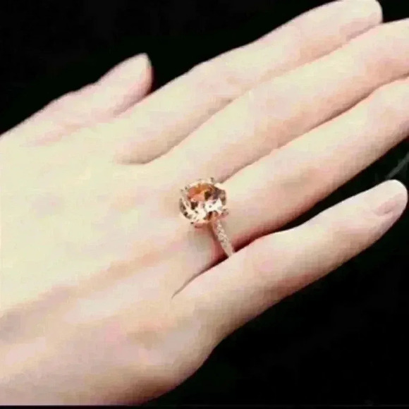 New Champagne Cubic Zirconia Ring 💍 - Picture 2 of 3